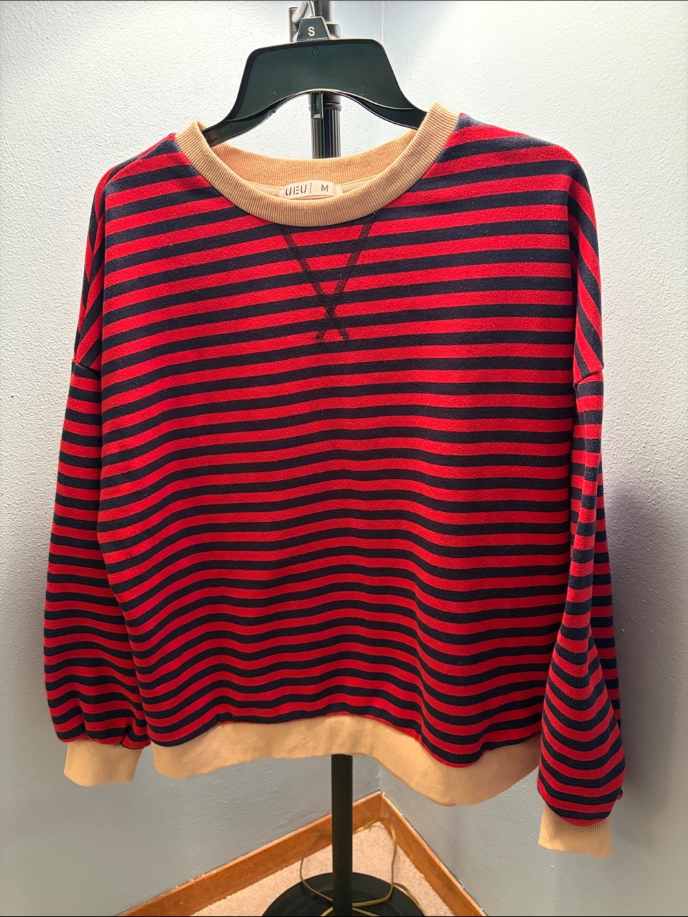UEU Striped Red & Navy Crewneck Sweatshirt with Tan Trim size Medium